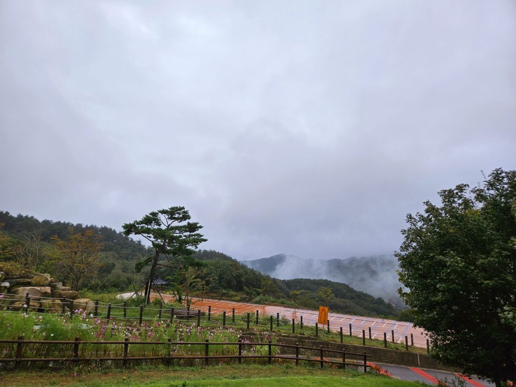 황매산미리내파크오토캠핑장, 비가 온다