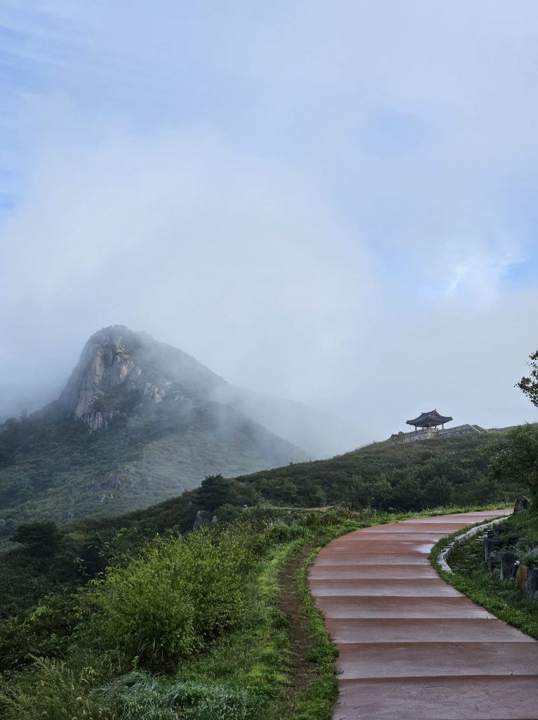 황매산미리내파크오토캠핑장, 황매산, 산성 모습