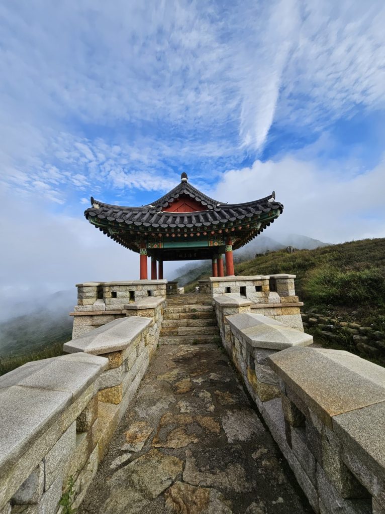 황매산미리내파크오토캠핑장, 황매산 산성 위